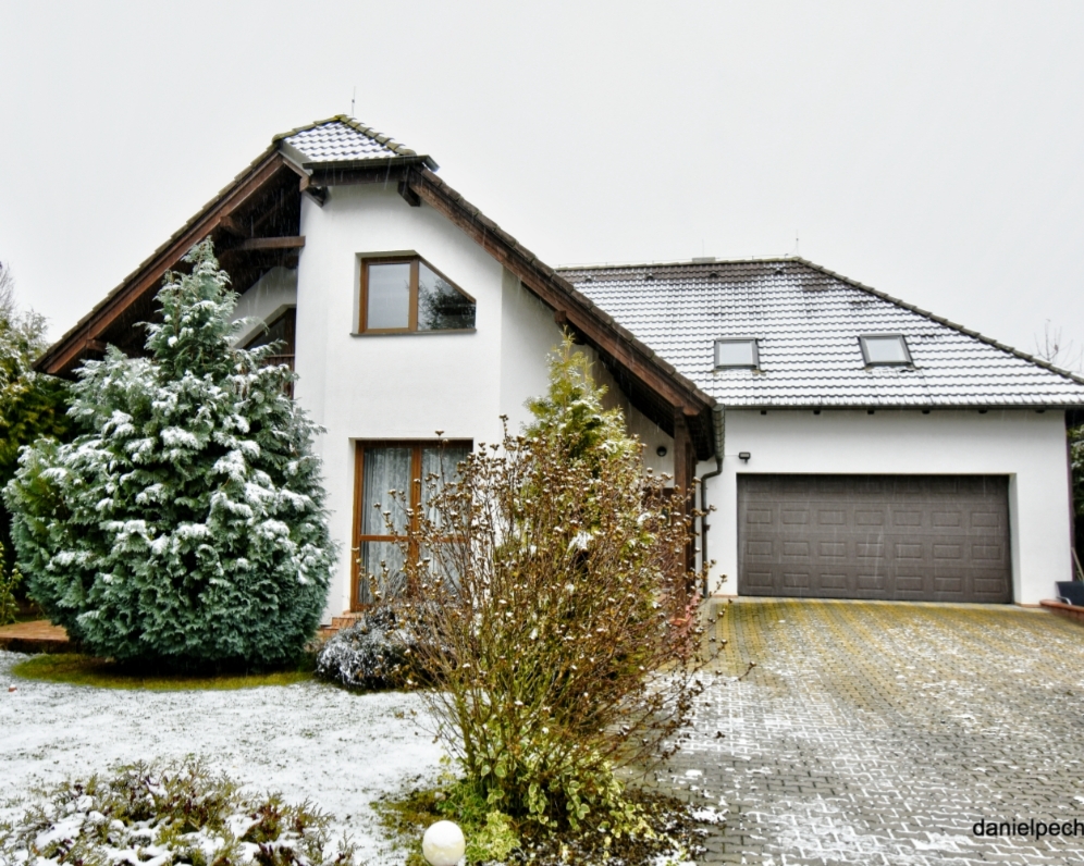PRONÁJEM RD 229 M2 LÁZEŇSKÁ JESENICE U PRAHY