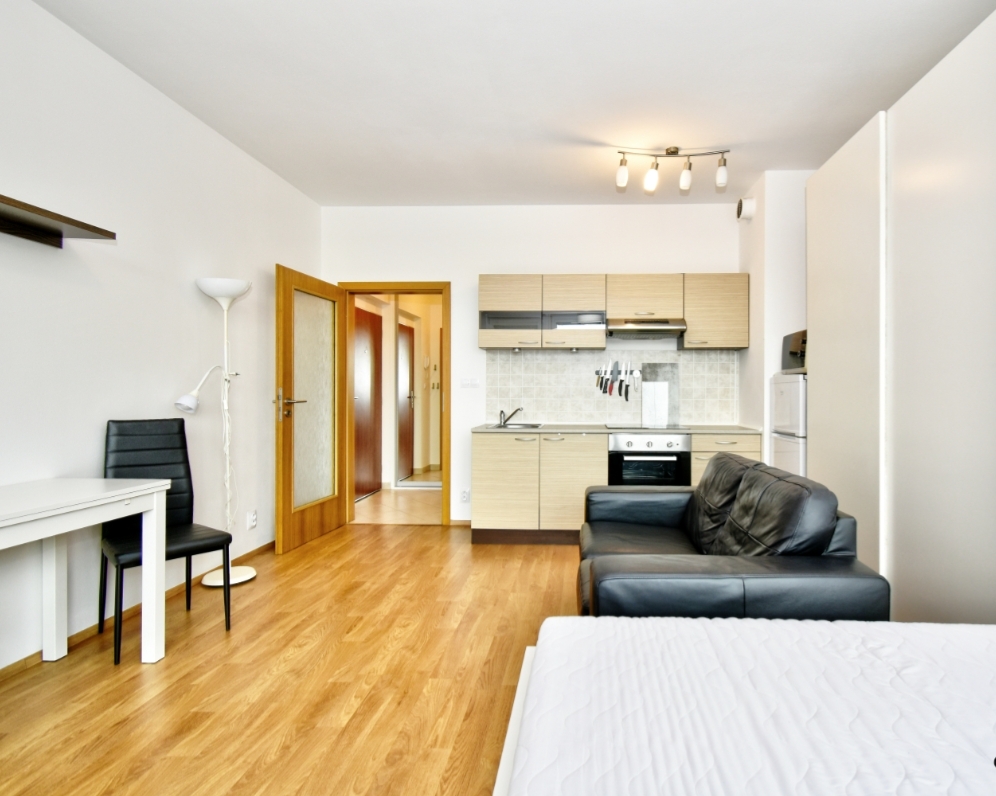 PRONÁJEM BYTU 1+KK 31 M2 MODENSKÁ PRAHA 10 HORNÍ MĚCHOLUPY